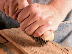 Как брашировать дерево своими руками