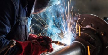 Сваривание металла электросваркой