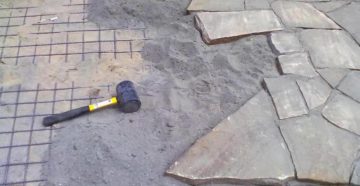 Укладка плитняка на бетонное основание своими руками Укладка плитняка на бетонное основание своими руками